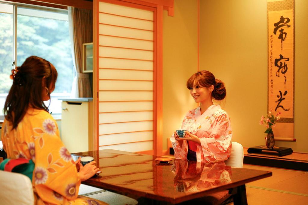 Hotel Kikunoyu Maniwa Bagian luar foto